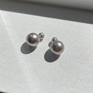 Grey pearl earrings